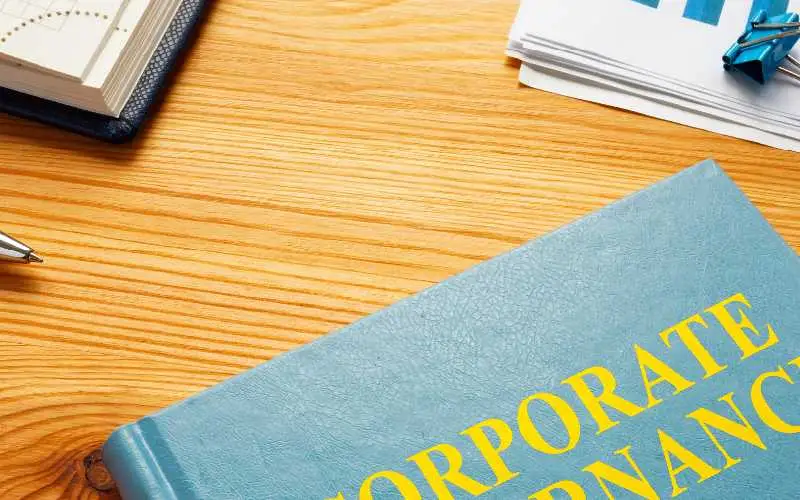 De corporate governance code (de Code) en andere sectoren als Zorg, Onderwijs en Wonen.